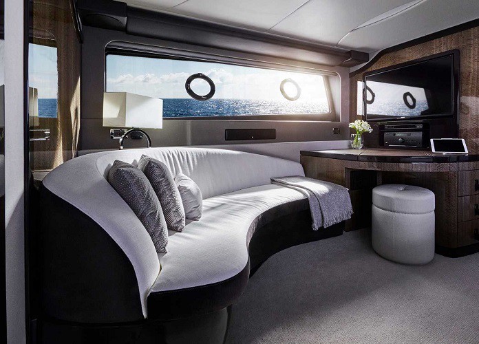 LY 650 được Lexus cho ra đời với sự kết hợp sản xuất với hãng thiết kế du thuyền Italy Nuvolari Lenard