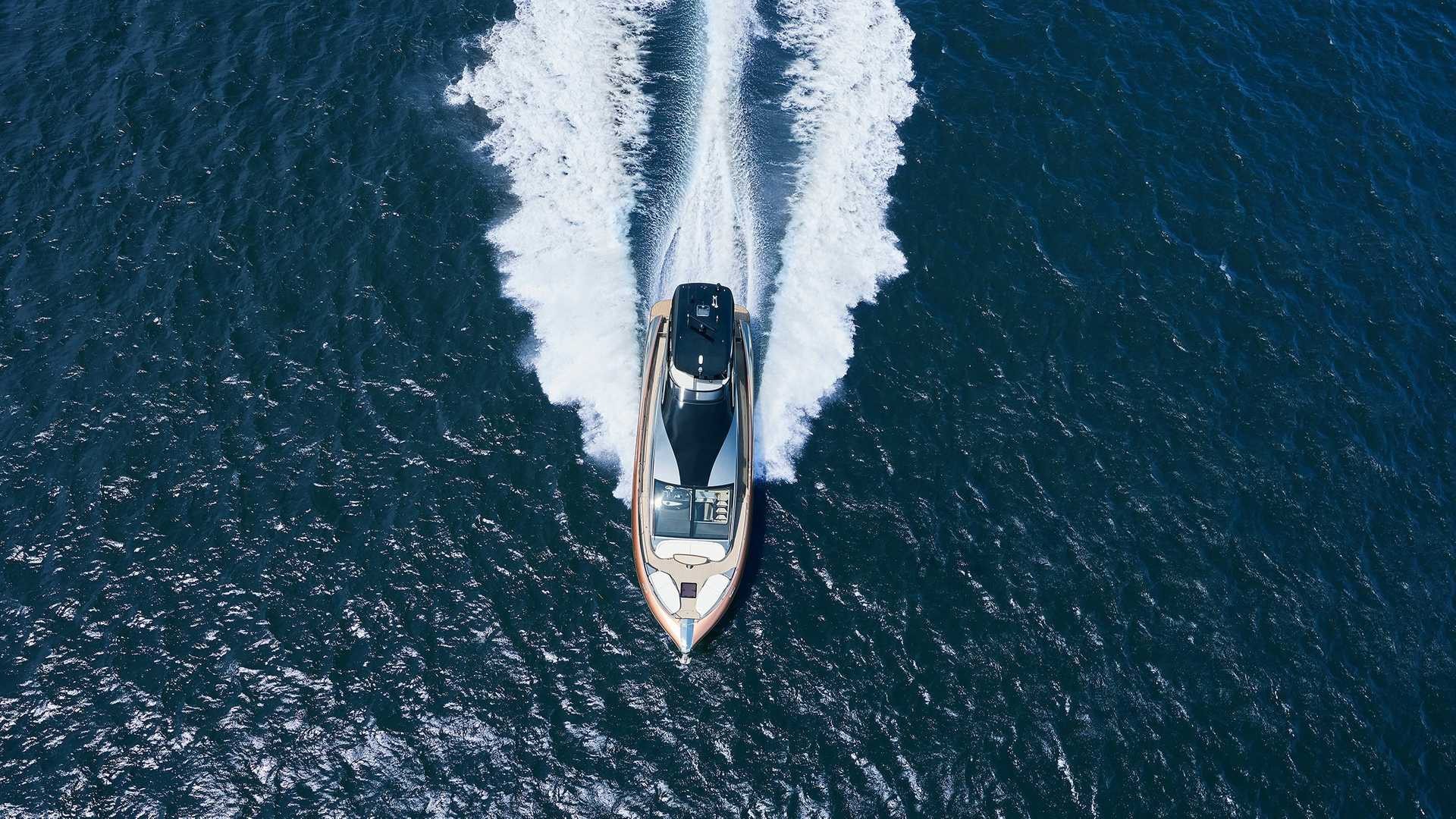 Lexus LY 650 sẽ được bán ra thị trường cuối tháng 10 tới với mức giá được dự đoán sẽ rất đắt đỏ