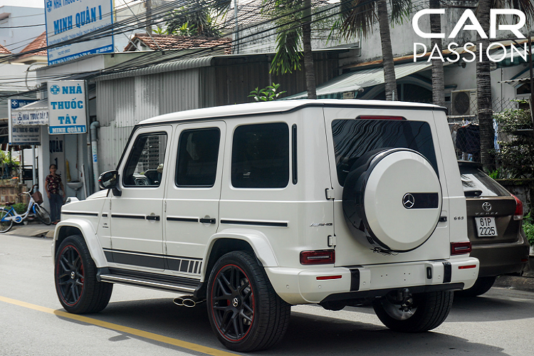 Mercedes-Benz G63 AMG Edition 1 mới vẫn được phát triển trên khung gầm dạng thanh, nhưng bộ khung gầm đã được cải tiến bằng việc sử dụng thép cường độ cao, đi kèm với đó là thân xe được làm từ thép cường lực, nắp ca-pô, chắn bùn và cửa xe thì được làm từ nhôm