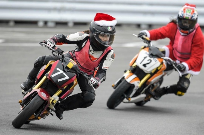 Tham gia một cuộc thi mô tô