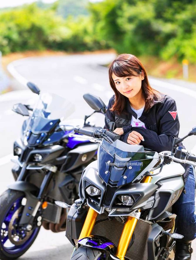 Người đẹp 9X thể hiện độ sành sỏi khi chơi xe mô tô