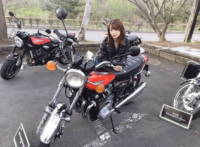 Xuất hiện bên xế nổ dạng cổ điển