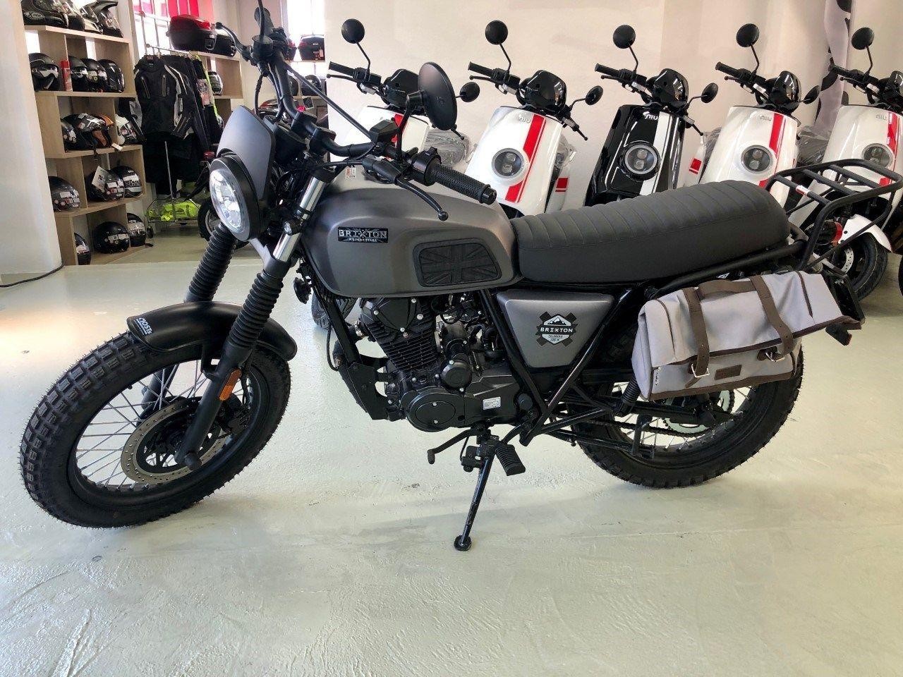 11. BRIXTON SCRAMBLER 150 (56,8 triệu đồng)