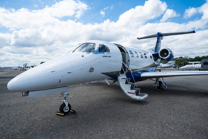Embraer Phenom 300 được niêm yết với giá 9,45 triệu USD (tương đương 218 tỷ đồng). Nguồn ảnh: David Slotnick