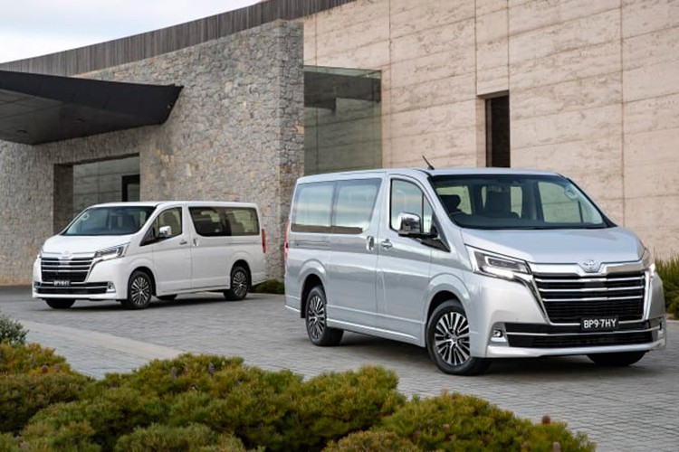 Mẫu xe Toyota Granvia 2020 sẽ được hãng ô tô Nhật Bản phát triển dựa trên nền tảng của dòng xe Hiace nổi tiếng nhưng mang thiết kế sang trọng và thanh lịch hơn so với Hiace và được định vị thấp hơn người anh em Alphard trong dải sản phẩm MPV của hãng Toyota