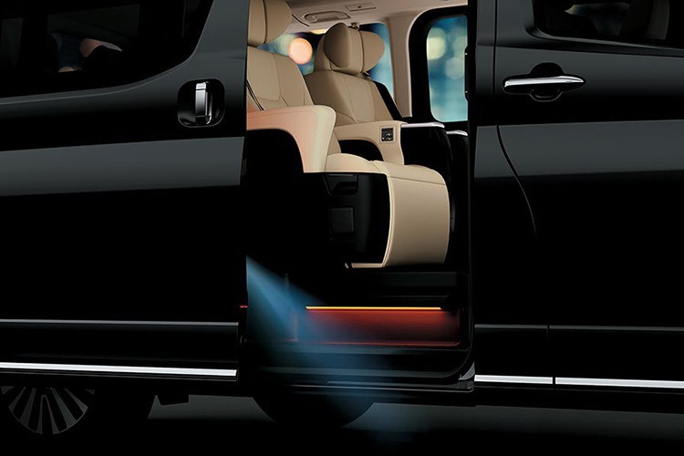 Với Granvia, chúng tôi đang giới thiệu một mẫu xe hoàn toàn mới tới mọi người. Mẫu xe này được tạo ra để nâng tầm thị trường MPV tại Úc, cung cấp những chức năng cao cấp hiện đại. Granvia hoàn toàn mới mang đến những giá trị tuyệt vời, sự thoải mái trước nay.", ông Sean Hanley, Phó Chủ tịch Toyota Australia cho hay