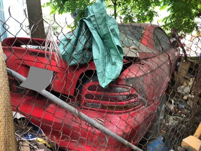 Lâu ngày không sử dụng, chiếc xe này khó có thể di chuyển được nữa