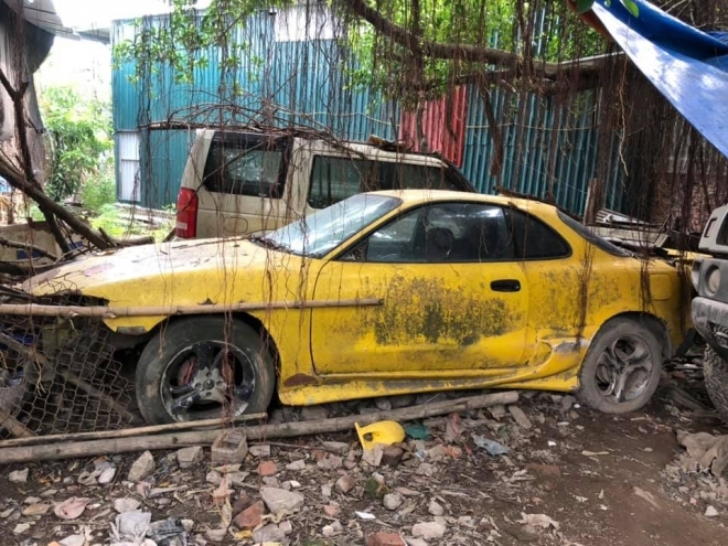 Toyota Celica màu vàng (theo VTC.VN)