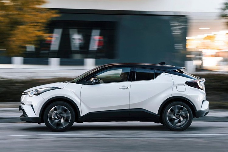 Hiện Toyota C-HR vẫn chưa được phân phối chính hãng tại thị trường Việt Nam mà chỉ có vài chiếc nhập khẩu tư nhân. Hiện phân khúc crossover cỡ B tại Việt Nam chỉ có 3 đại diện là Hyundai Kona, Honda HR-V và Ford EcoSport