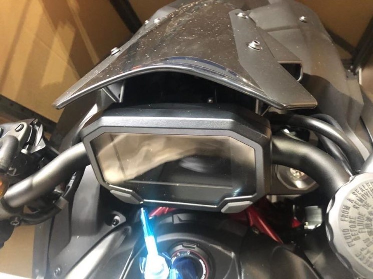 Khối động cơ của Kawasaki Z H2 2020 được thừa hưởng từ siêu mô tô Kawasaki Ninja H2 với thiết lập 4 xylanh, dung tích 998 cc, làm mát bằng dung dịch, tích hợp công nghệ siêu nạp Supercharged