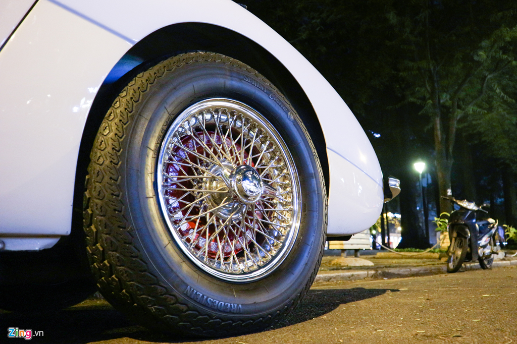 So với các phiên bản Austin-Healey 3000 tiền nhiệm, chiếc xe này được cải tiến động cơ với trục cam được nâng cao hơn. Hệ thống phanh hỗ trợ điện trở là trang bị tiêu chuẩn thay vì tùy chọn như trước