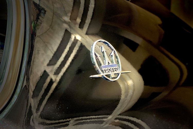 Chiếc SUV hạng sang Maserati Levante Trofeo còn được trang bị hệ dẫn động 4 bánh thông minh Q4 giúp tối ưu độ bám cho xe. Xe vẫn sử dụng hộp số tự động 8 cấp ZF cùng 5 chế độ lái bao gồm Normal, I.C.E (Increased Control & Efficiency), Sport, Corsa và Off-Road. Riêng chế độ lái Corsa có thêm chức năng tối ưu hoá tăng tốc “Launch Control”