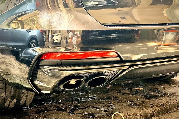 Ấn tượng nhất của những chiếc SUV hạng sang hàng đỉnh Maserati Levante Trofeo chính là khối động cơ V8, dung tích 3.8 lít, tăng áp kép, được chế tạo bởi hãng siêu xe Ferrari danh tiếng. "Trái tim" này có có thể sản sinh công suất tối đa 590 mã lực tại vòng tua máy 6.250 vòng/phút và mô-men xoắn cực đại 730 Nm