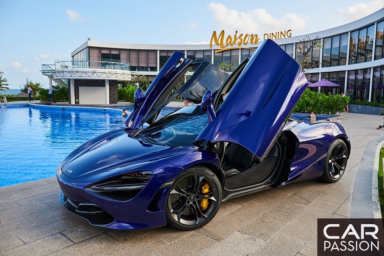 McLaren 720S vận hành bằng động cơ V8 tăng áp kép có dung tích 4.0L, có khả năng sản sinh lượng công suất 720 mã lực tại vòng tua máy 7.000 rpm nhờ đạt mô men xoắn cực đại 770 Nm tại vòng tua máy 5.500 rpm