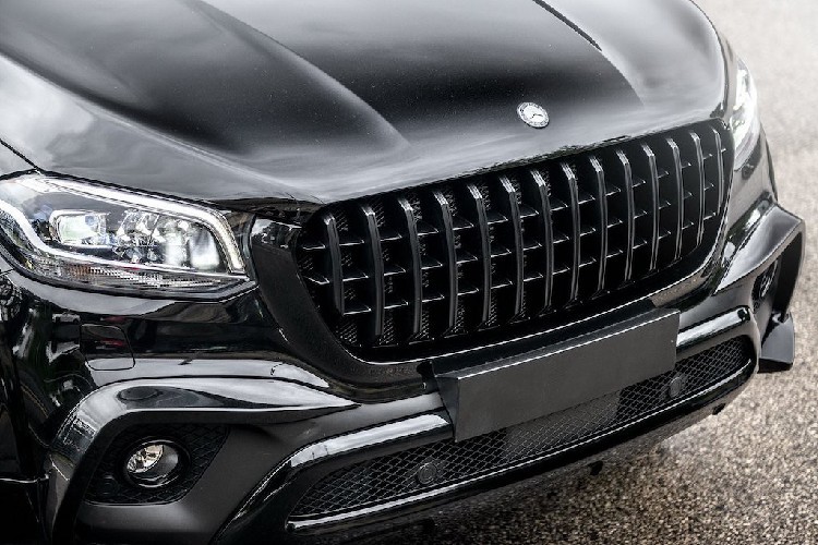 Lý do khiến Kahn Design chọn lựa bản X 350 cao cấp nhất làm nền tảng cho mẫu xe độ của mình là do nó sử dụng động cơ 3.0l V6 tăng áp của Mercedes, không chung với bất kỳ bản Navara nào