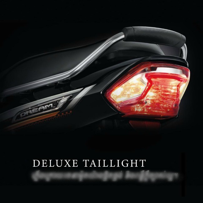 Đèn hậu mới ở dưới thanh tay vịn sau huyền thoại