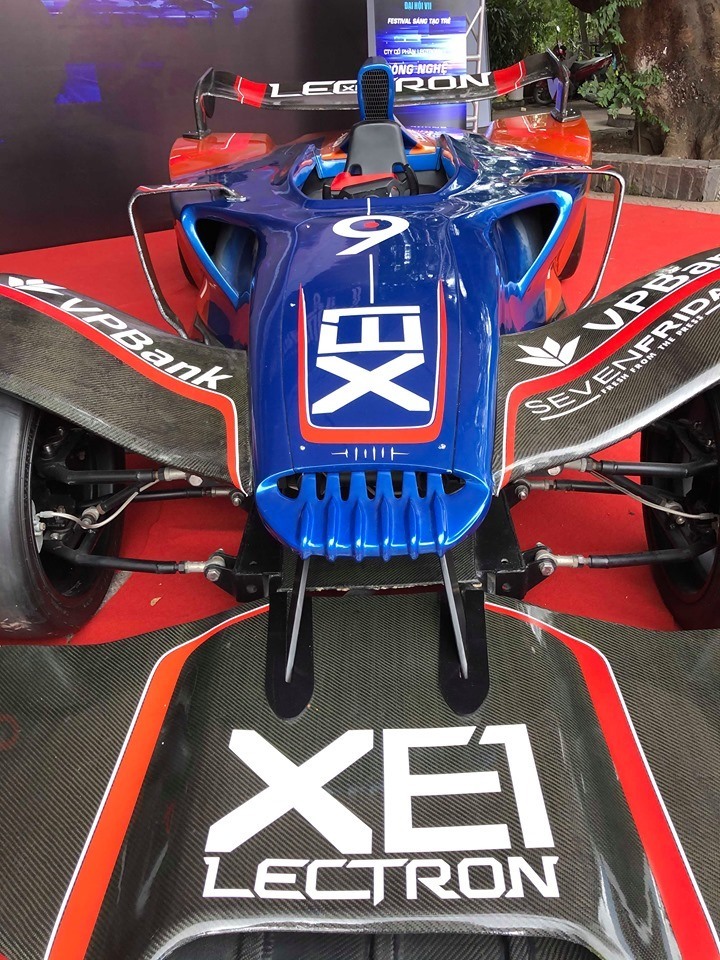 "Siêu xe F1" đầu tiên của Việt Nam gồm 8 kĩ sư Việt. Điều này cũng chứng minh cho các thanh niên Việt Nam thấy được, chỉ với một đội ngũ nhỏ có tâm huyết, việc nghiên cứu, làm ra chiếc ô tô điện hoàn chỉnh đầu tiên ở Việt Nam là hoàn toàn có thể
