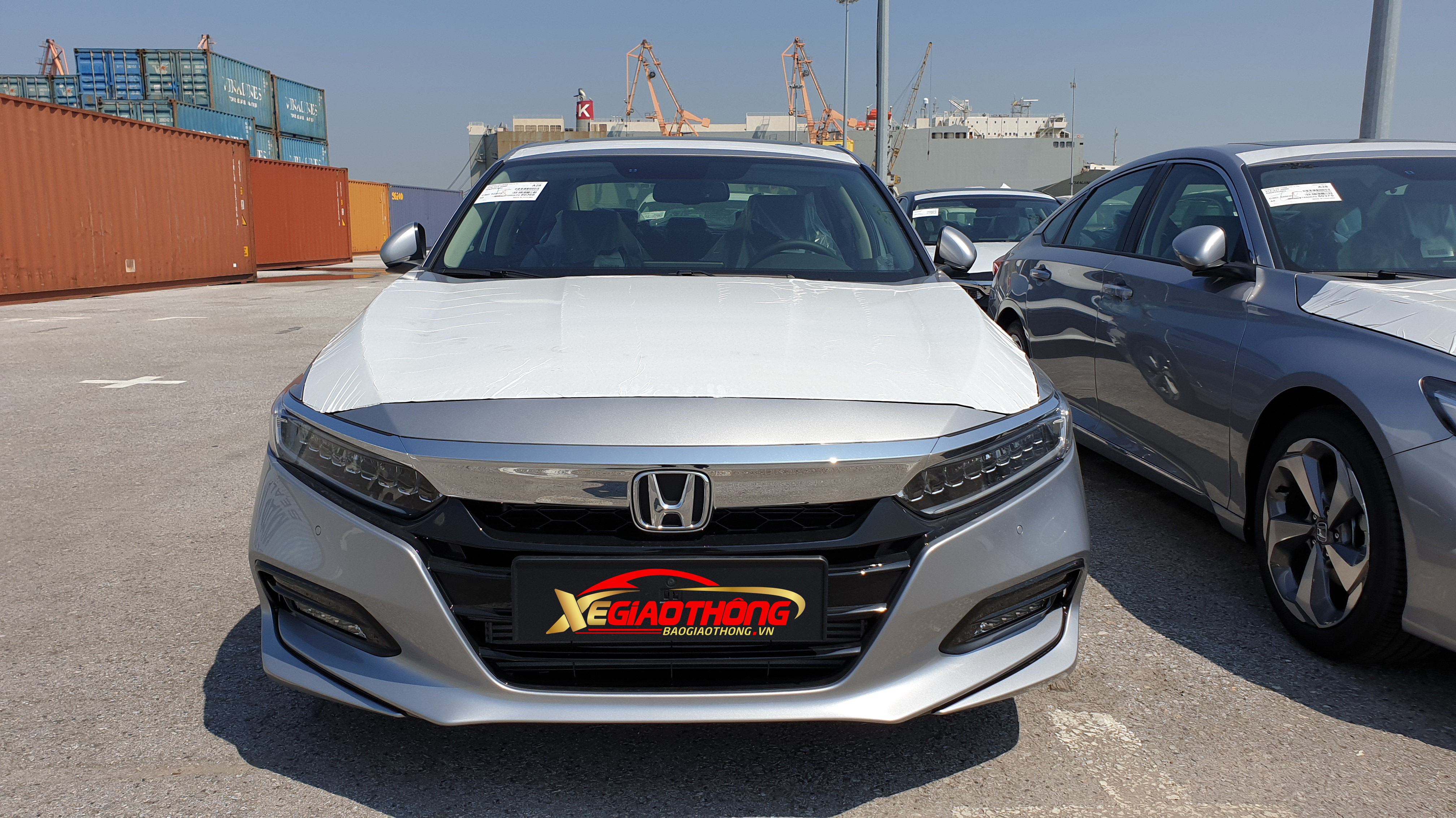 Tại thị trường Việt Nam, Honda Accord sẽ cạnh tranh trực tiếp với đối thủ mạnh nhất ở phân khúc sedan cỡ D là Toyota Camry. Giá bán xe vẫn chưa được tiết lộ.