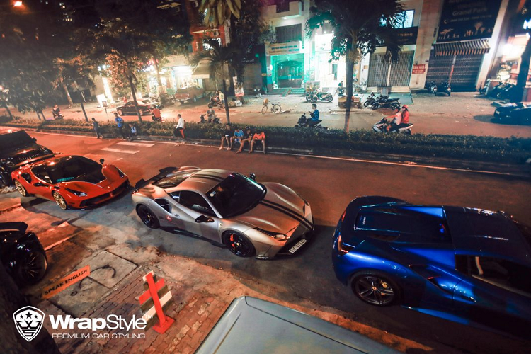 Buổi offline tại Wrapstyle quy tụ rất nhiều cái tên nổi bật trong làng xe Việt như : McLaren 720S với 2 chiếc, Ferrari 488 với 2 chiếc Coupe và 2 chiếc Spider, 2 chiếc siêu SUV Mercedes-Benz G63 AMG 2019, Nissan GT-R R35, Bentley Mulsanne Speed, Audi R8 V10 Plus, … với số lượng lên đến 18 xe