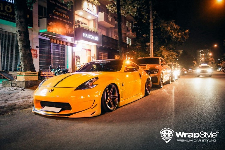 Trong đó phải kể đến sự xuất hiện của hai chiếc siêu xe được trang bị gói độ widebody đến từ thương hiệu Liberty Walk Performance là Lamborghini Aventador LP700-4 và Ferrari 488 GTB được chính tay những người thợ Nhật Bản và những người thợ lành nghề tại Wrapstyle cùng nhau hoàn thành bản độ một cách đầy tâm huyết