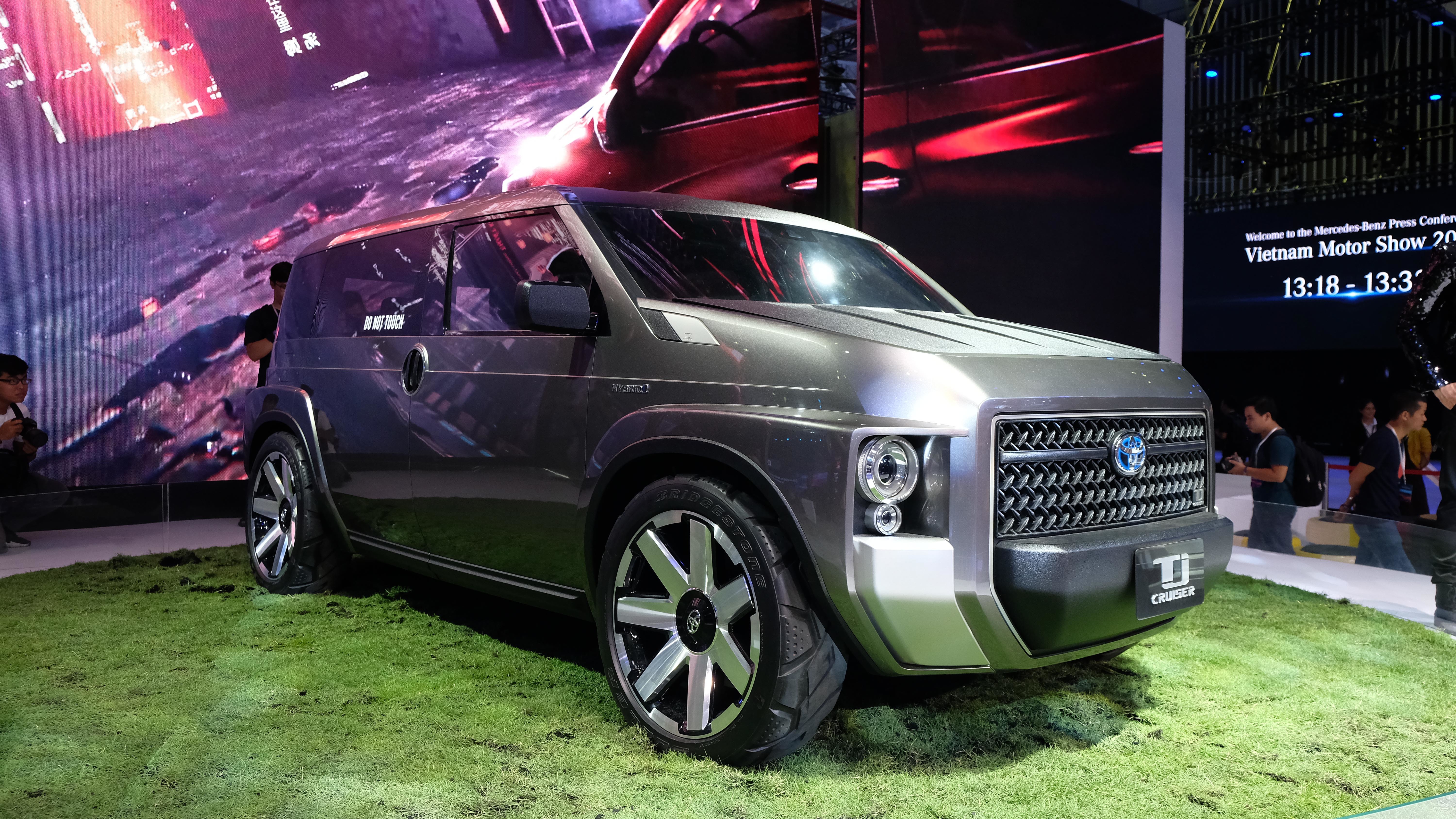 Đây là mẫu xe ý tưởng, sử dụng động cơ hybrid, qua đó, Toyota Việt Nam muốn mang tới thông điệp mong muốn nâng cao, cải thiện chất lượng môi trường