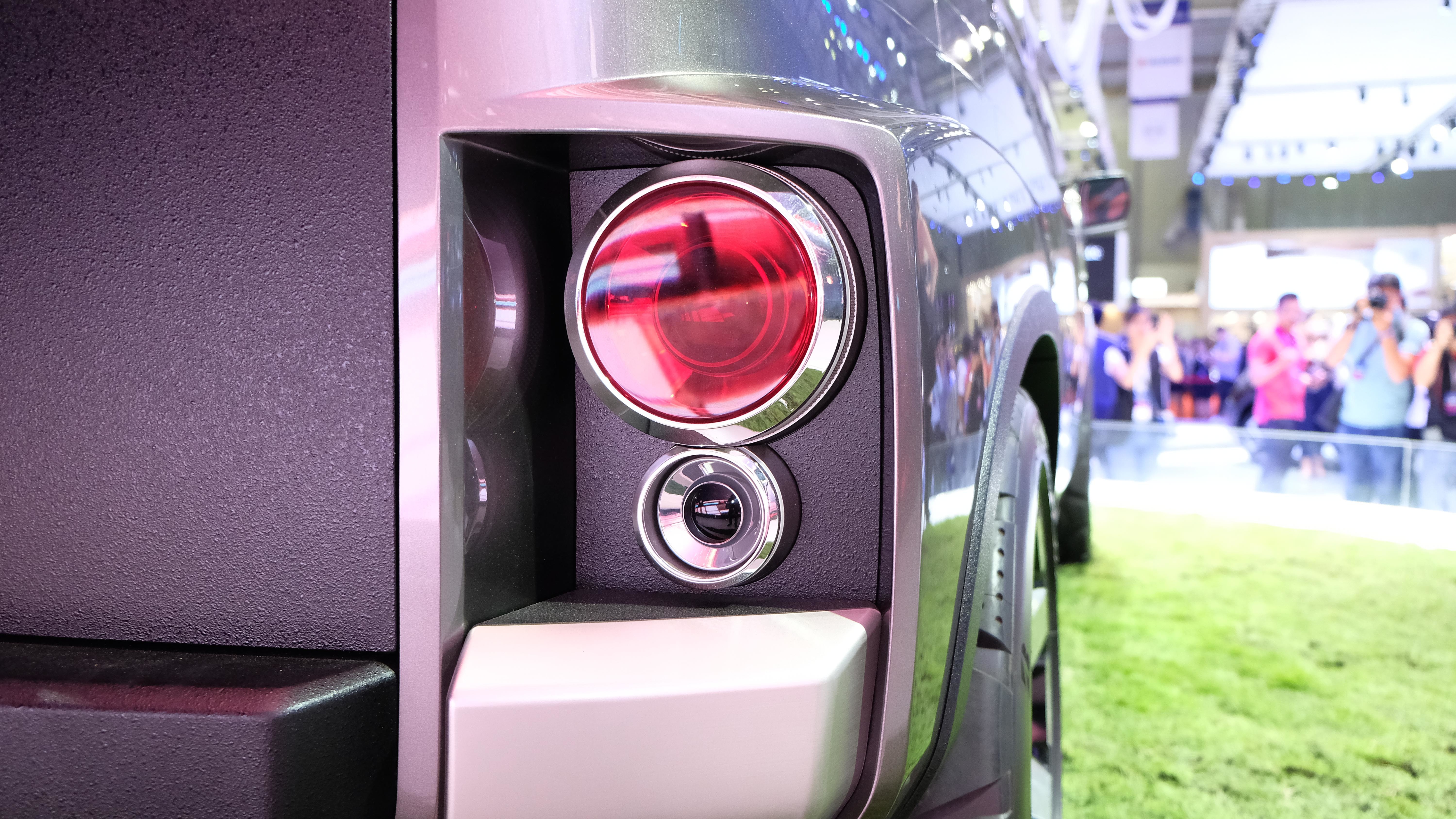 Đèn hậu cũng được thiết kế tương tự