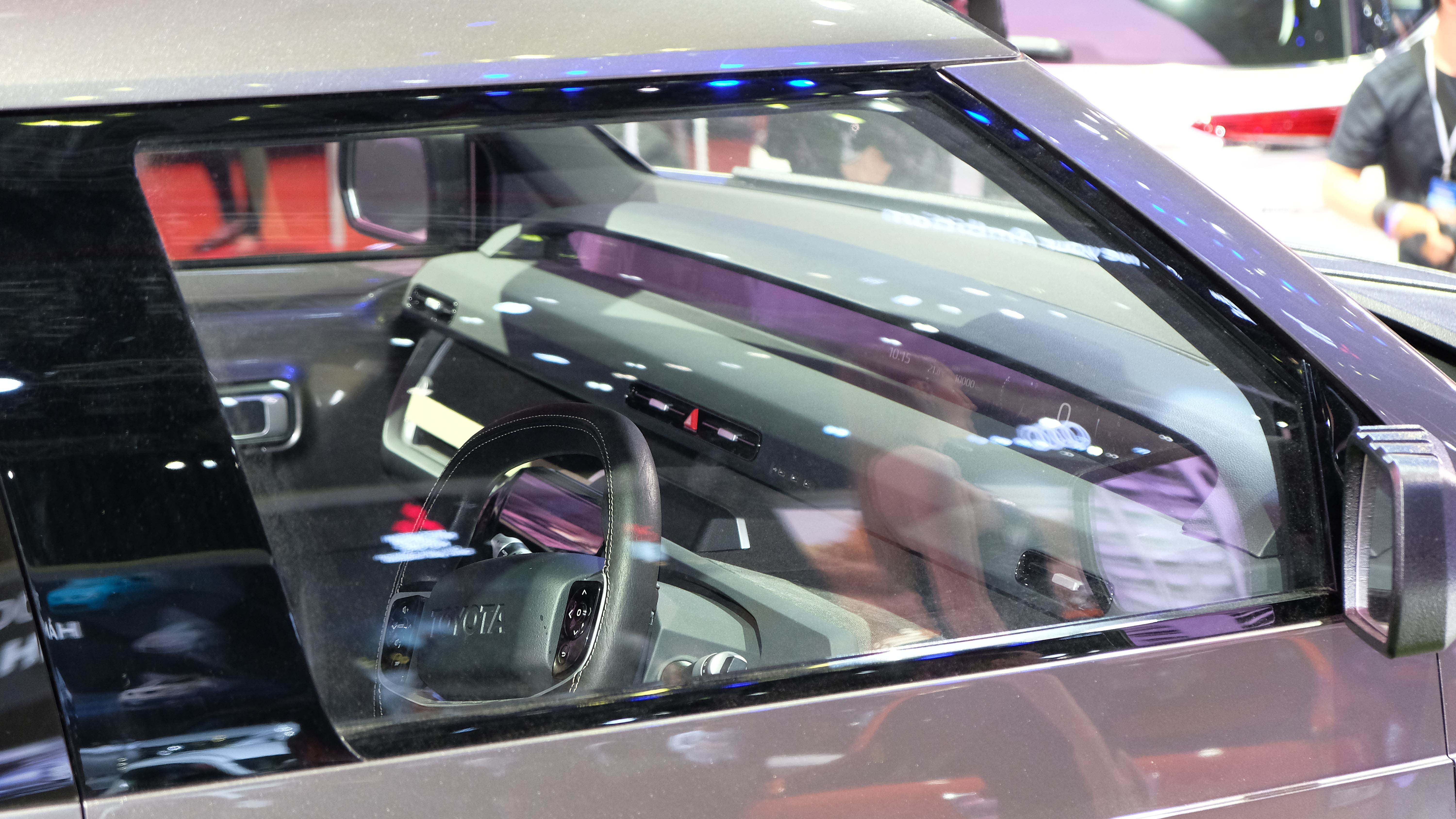 Khoang nội thất Toyota TJ Cruiser thiết kế đơn giản, mang xu hướng tương lai