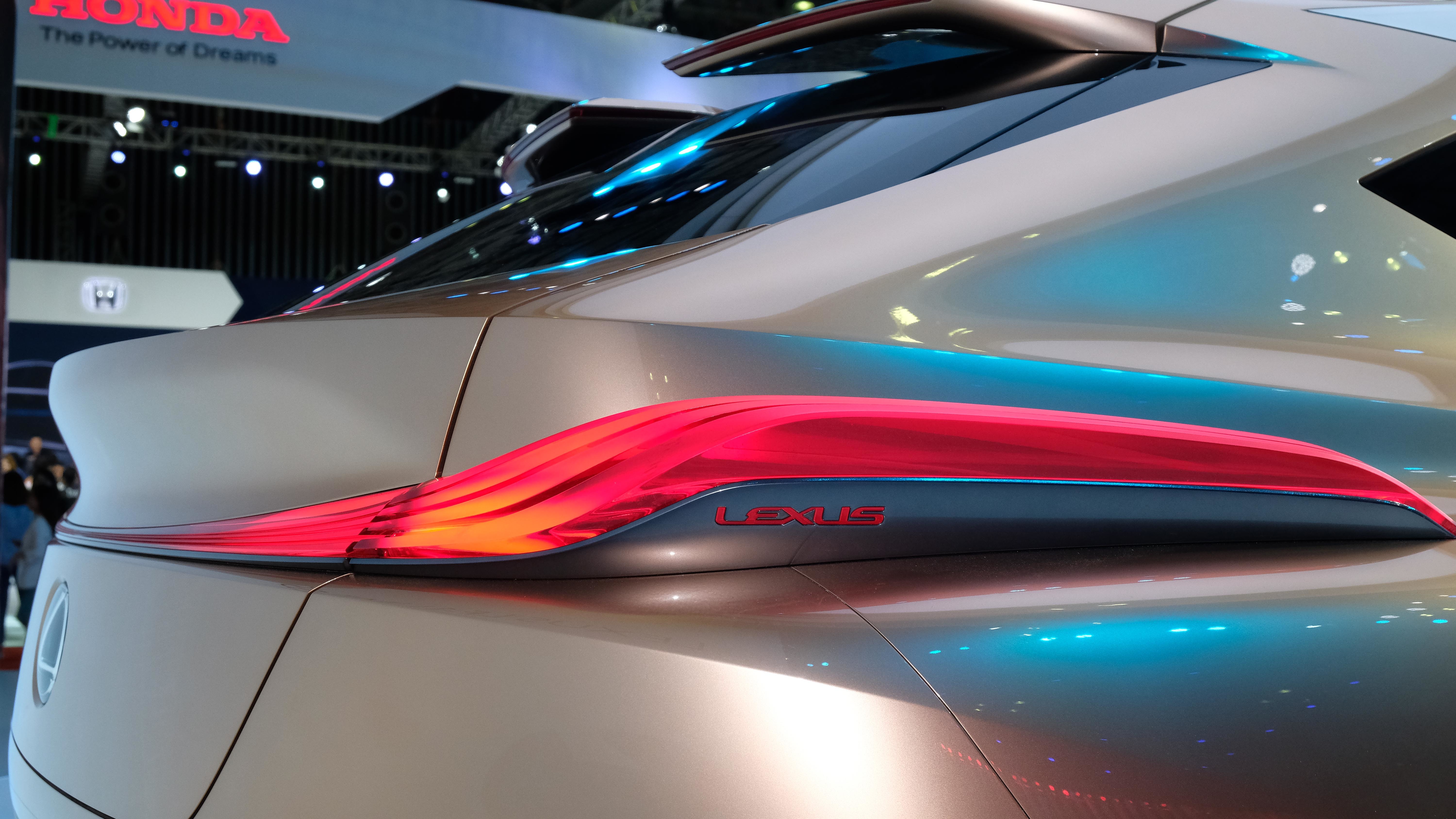 Cận cảnh đèn hậu Lexus LF-1 Limitless