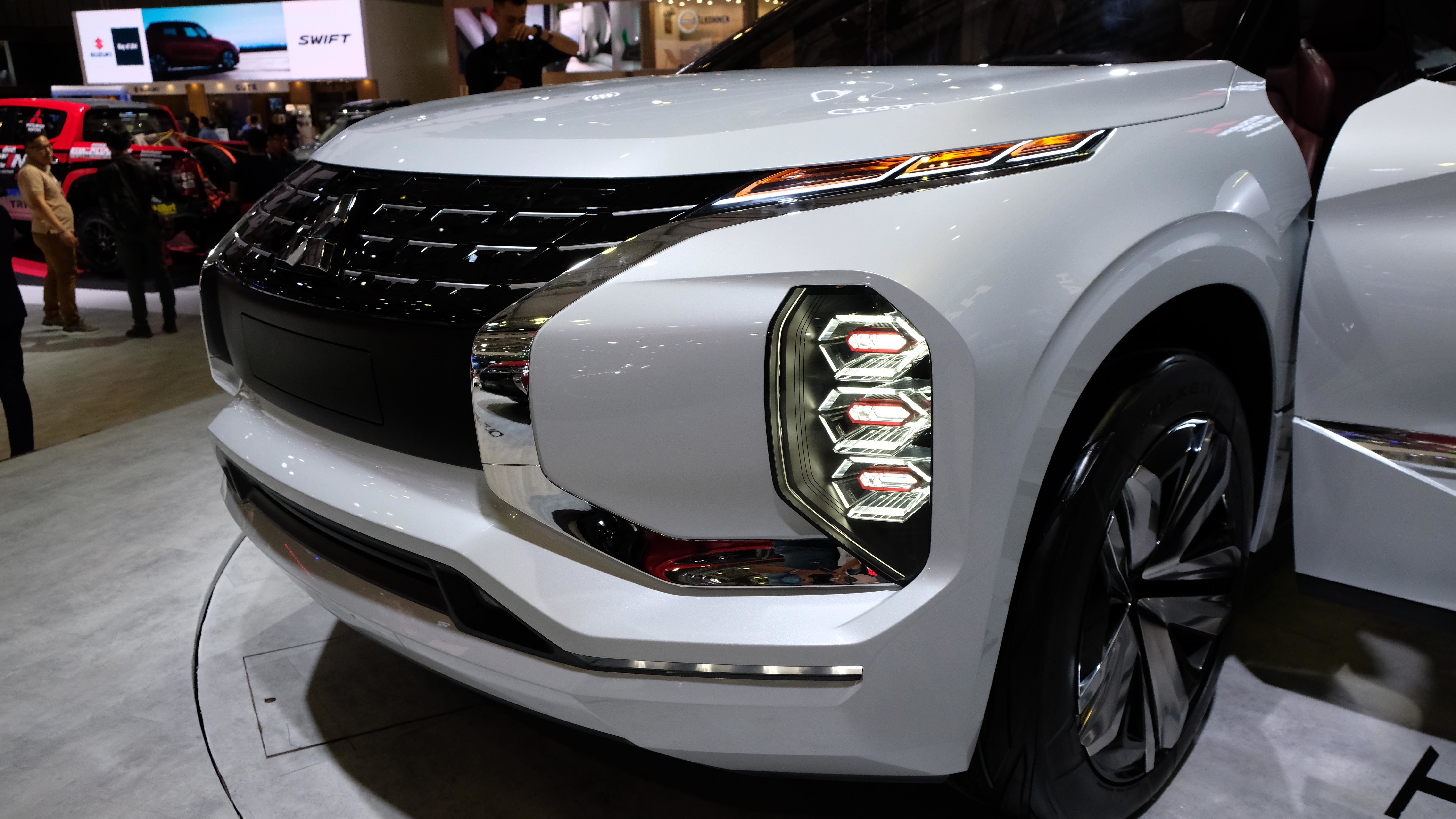 Thiết kế phần đầu xe mang đậm phong cách thiết kế của các mẫu xe Mitsubishi hiện nay, gần giống với Mitsubishi Xpander