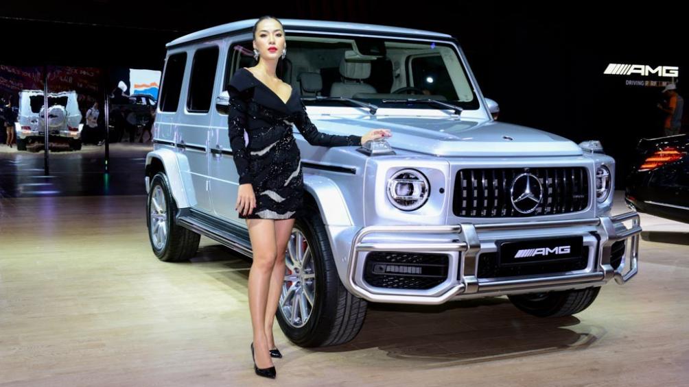 Mercedes-Benz G-Class 2019 thế hệ mới (W464) phiên bản G63 sử dụng động cơ xăng V8 dung tích 4.0L tăng áp kép biturbo cho công suất 577 mã lực + 850Nm tại dải vòng tua 2.500 - 3.500 v/p. Sức mạnh được truyền xuống bốn bánh thông qua hộp số tự động 9 cấp (9AT). Nhờ đó, chiếc SUV Đức có thể tăng tốc từ 0 - 100km/h chỉ trong vòng 4,5 giây trước khi đạt tốc độ tối đa 220km/h