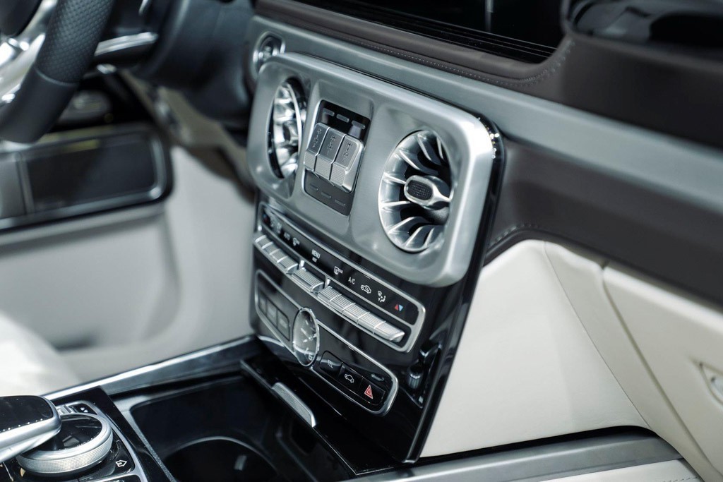 Nó là chiếc xe của sự tin cậy, G-Class có thể đi tất cả loại đường mà một chiếc ô tô khác có thể đi, nhưng không phải mọi con đường nào nó đã đi qua, các xe khác đều có thể đi được’’. Với giá bán từ 10,6 tỷ đồng (và có thể cao hơn nữa với nhiều tùy chọn và màu sơn), G63 AMG 2019 là mẫu xe SUV không dành cho số đông