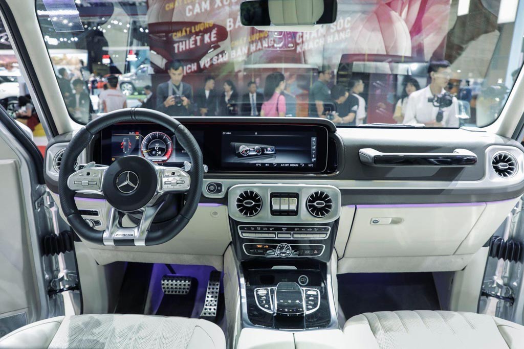 Hiện mới có 2 chiếc chính hãng về Việt Nam (1 chiếc Diamond White, 1 chiếc Irridium Silver)