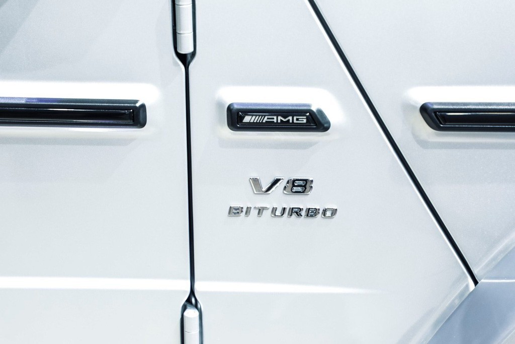 Chiếc thứ 3 màu đen đang chuẩn bị xong thủ tục