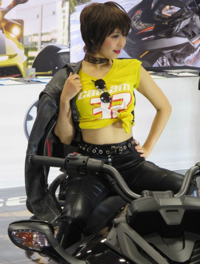 Khoe eo thon con kiến