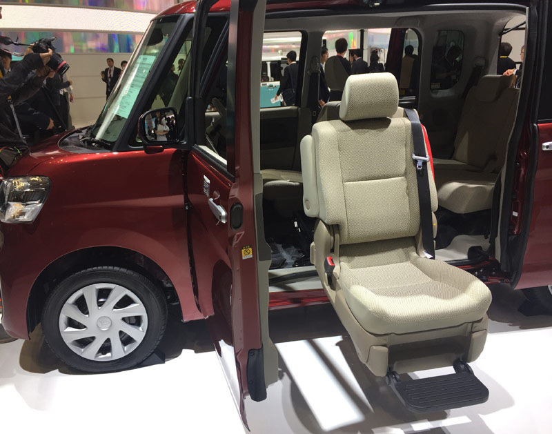 Tại Tokyo Motor Show, các mẫu xe vuông được trang bị nhiều công nghệ hiện đại, chẳng hạn như động cơ Hybrid và động cơ điện, tiết kiệm nhiên liệu, bảo vệ môi trường cùng nhiều tính năng giải trí cao cấp. Ngoại thất cũng được chau chuốt tỉ mỉ, mang lại sự hấp dẫn cho từng chiếc xe