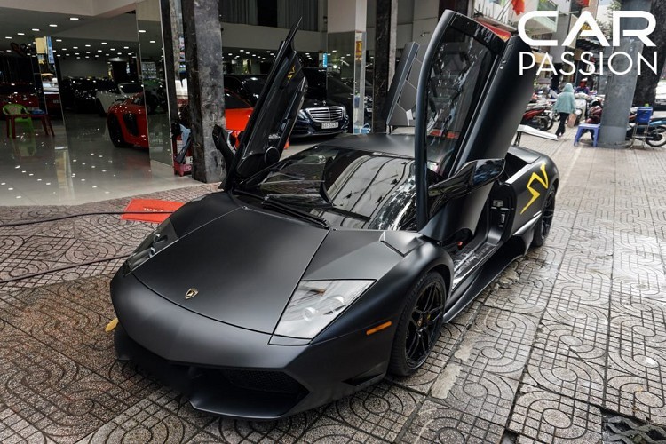 Cập bến vào cuối năm 2010, siêu xe Lamborghini Murcielago SV được xem như là một báu vật trong làng siêu xe Việt với số lượng xe sản xuất cực kì hạn chế