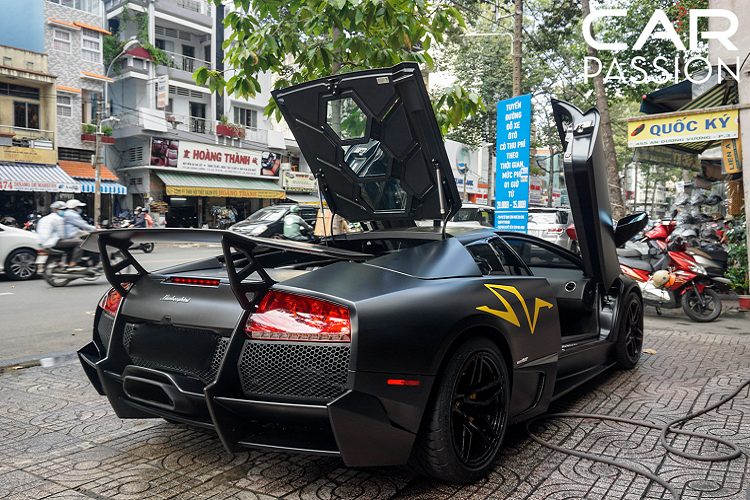 Khoang lái của xe mang thiết kế đơn giản, giúp người lái có thể tập trung tối đa vào việc “cầm cương”