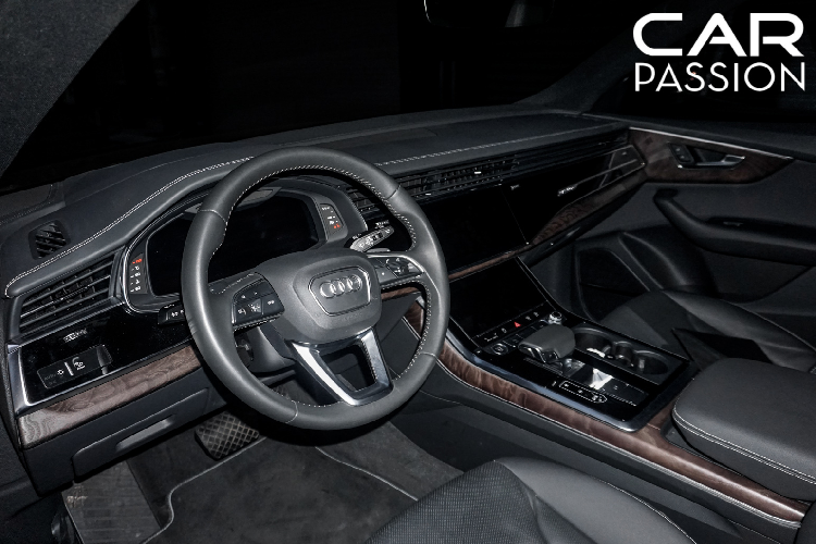 Ngoài ra, Audi có thêm tùy chọn hệ thống treo khí thích ứng kiểm soát độ nhún cho thiết lập chế độ lái Sport hoặc Comfort