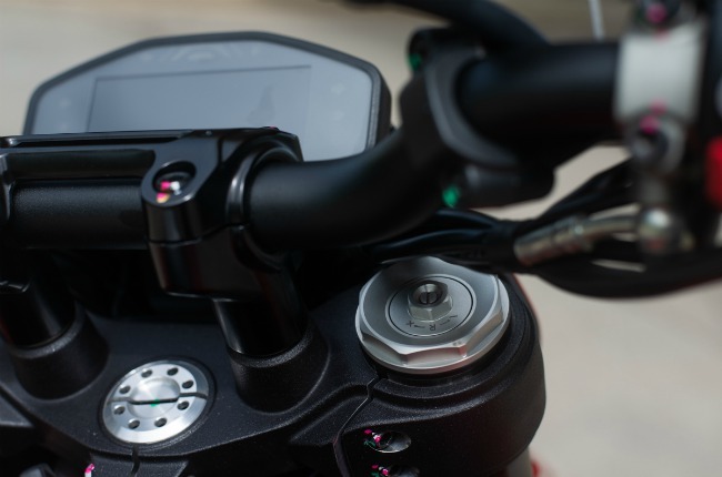 Cụm đồng hồ TFT giống siêu xe Panigale V4