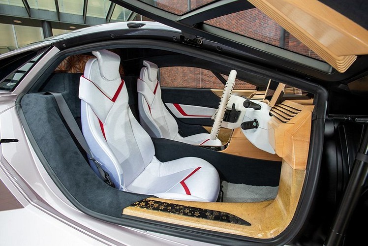 Chịu trách nhiệm khâu thiết kế ngoại thất của dự án này là kỹ sư Yuzo Niimi đến từ công ty Toyota Customizing & Development, một trong những thành viên của Tập đoàn Toyota Nhật Bản. Chính vì vậy, không có gì ngạc nhiên khi mẫu xe sử dụng vật liệu tái chế trên sở hữu một thiết kế bắt mắt và mang đậm hơi hướng từ tương lai