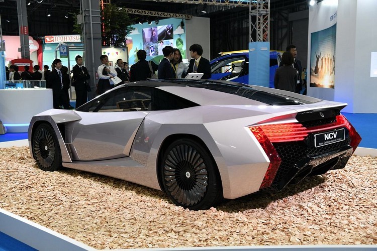 Nhà sản xuất không công bố nhiều thông tin về trang bị cũng như hệ truyền động của xe, nhưng nó sẽ là một chiếc ô tô chạy điện