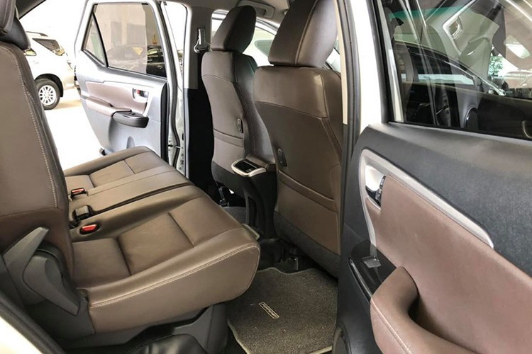 Toyota Việt Nam lắp ráp 4 phiên bản Toyota Fortuner 2019 bao gồm 2.8 4×4 máy dầu số tự động, 2.7 4×2 máy xăng số tự động TRD, 2.4 4×2 máy dầu số tự động và 2.4 4×2 máy dầu số sàn, và nhập khẩu 2 phiên bản 2.7 4×4 máy xăng số tự động và 2.7 4×2 máy xăng số tự động từ Indonesia