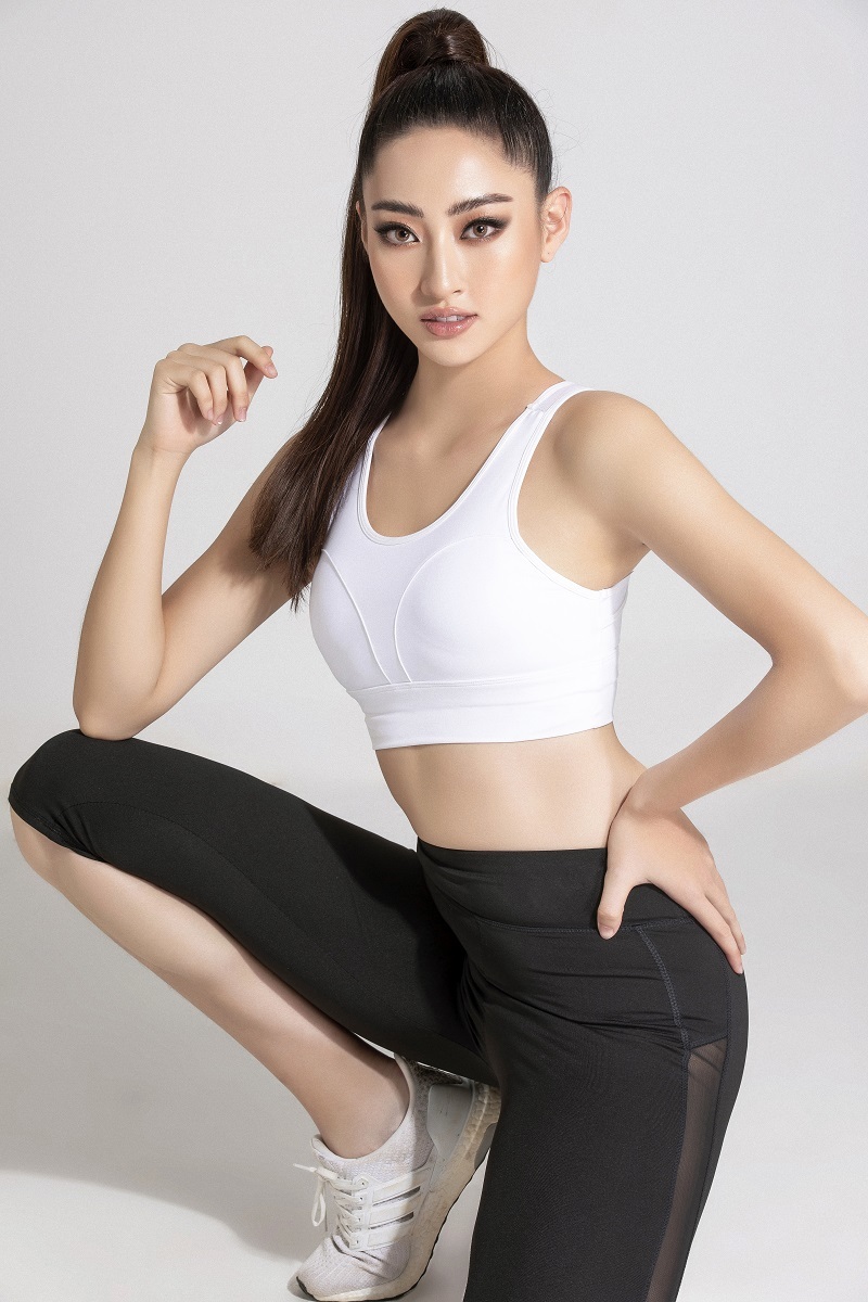 Mới đây, trang chủ Miss World vừa đăng tải hình ảnh nàng hậu họ Lương với hai hình ảnh đối lập.