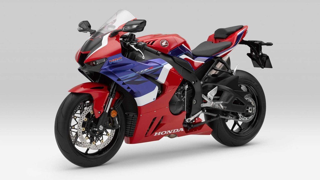 Tại sự kiện EICMA vừa được tổ chức, Honda đã ra mắt chính thức siêu phẩm đang được giới biker mong đợi nhất là chiếc Honda CBR1000RR-R Fireblade SP và phiên bản tiêu chuẩn CBR1000RR-R