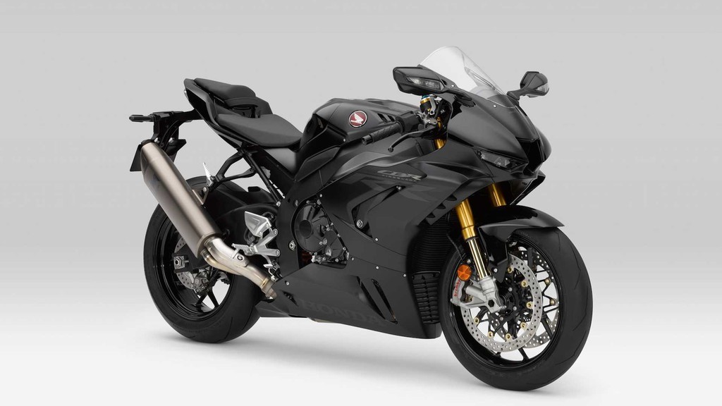 CBR1000RR-R SP được trang bị hệ thống cánh gió lấy cảm hứng từ mẫu xe đua MotoGP RC213V, giúp tăng lực ép xuống mặt đường và cải thiện độ ổn định khi vào cua