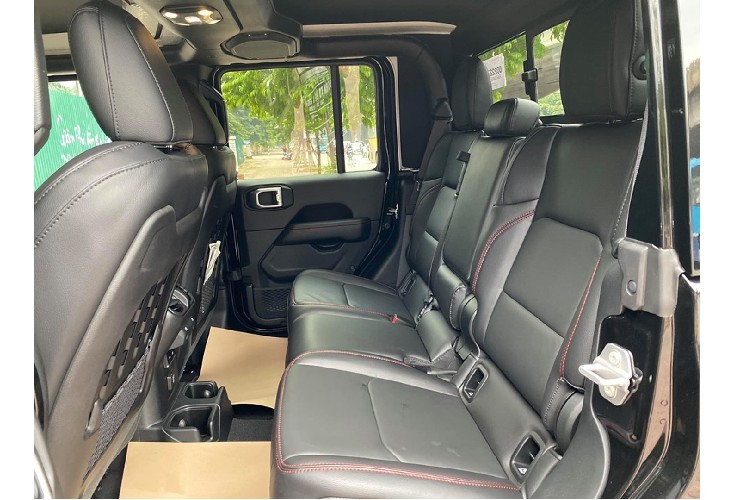 Xe sở hữu khả năng vượt địa hình ấn tượng với khoảng sáng gầm lên đến 282 mm và có thể lội nước với độ sâu 762 mm