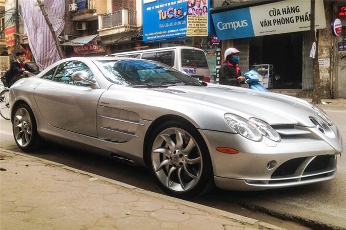 Mũi tên bạc Mercedes SLR McLaren là “đứa con chung” của hai thương hiệu xe hơi đình đám McLaren và Mercedes