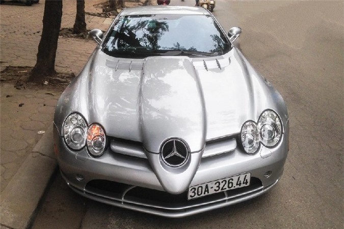 Mercedes SLR McLaren chính thức được sản xuất và bán ra vào năm 2003 và kết thúc dây chuyền vào năm 2010. Trong vòng đời 7 năm của mình, đã có 2,157 chiếc xe được bán ra ở hai phiên bản coupe và roadster