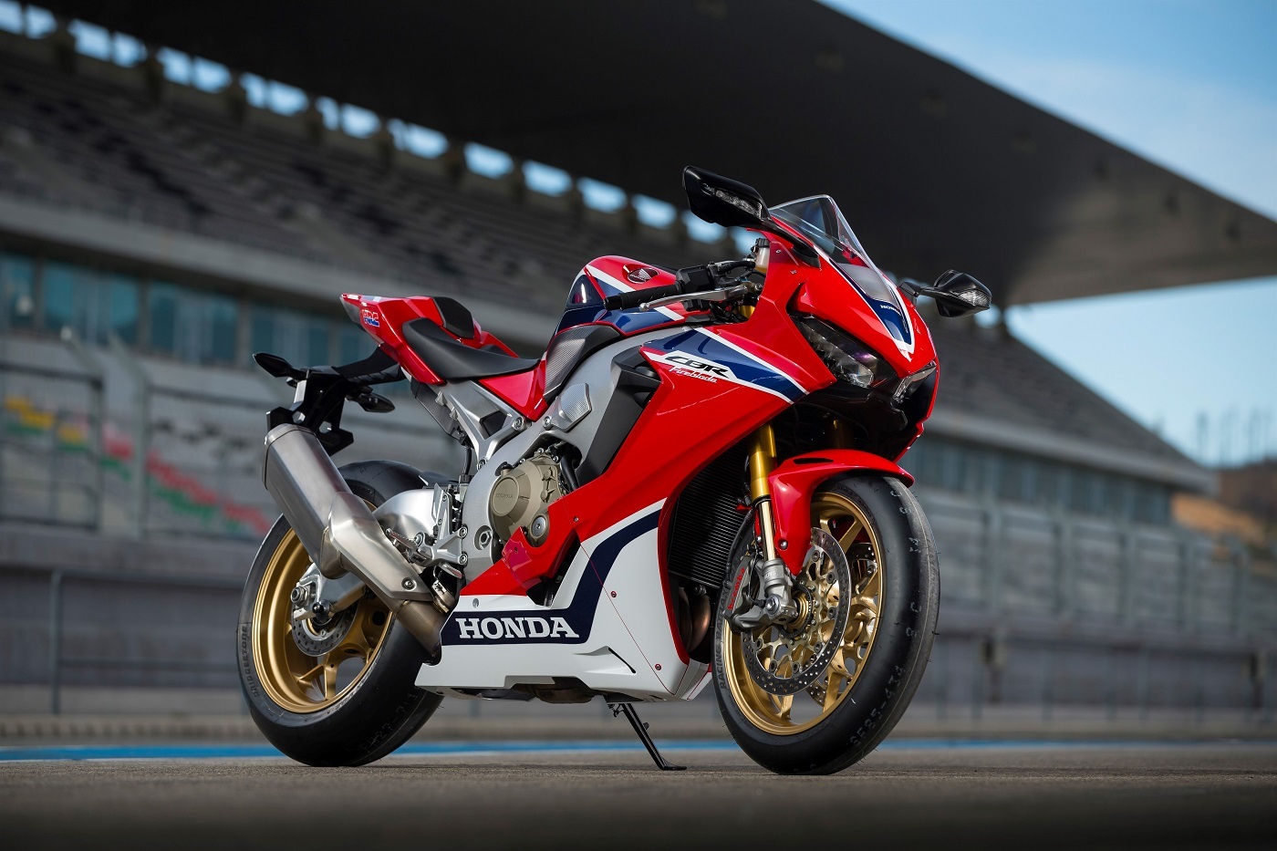 9. Honda CBR 1000 RR (300 km/h)