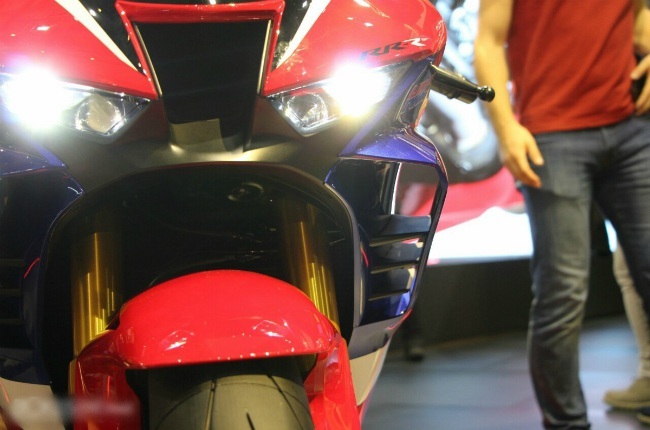 Đầu đèn chiếu sáng có thiết kế thon gọn, tích hợp công nghệ LED